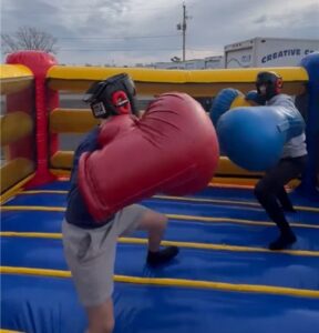 Bouncy boxing boys